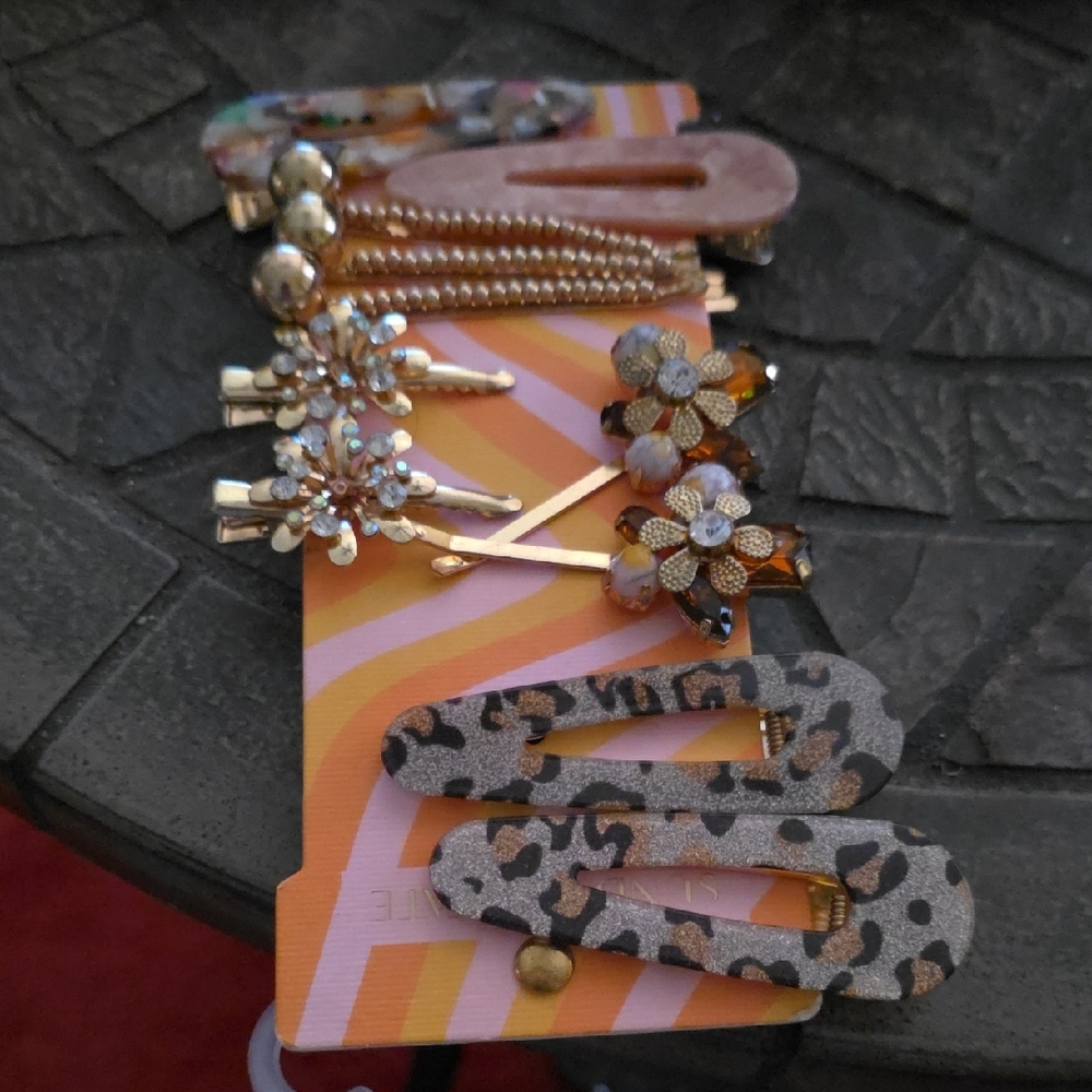 Stylish Hair Clip Set - Leopard and Floral Designs. Gold solid ball clips